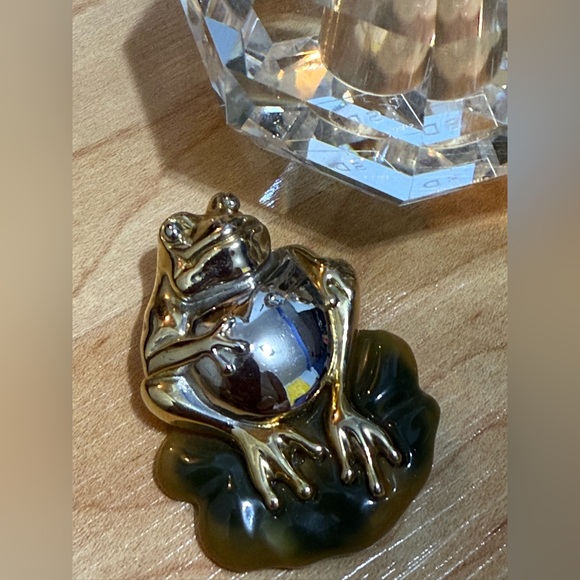 Vintage Gold and Green Frog Brooch - Picture 3 of 12